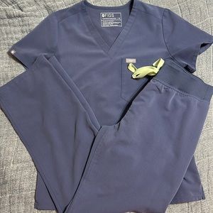 Figs space navy set , XS top and small petite bottoms